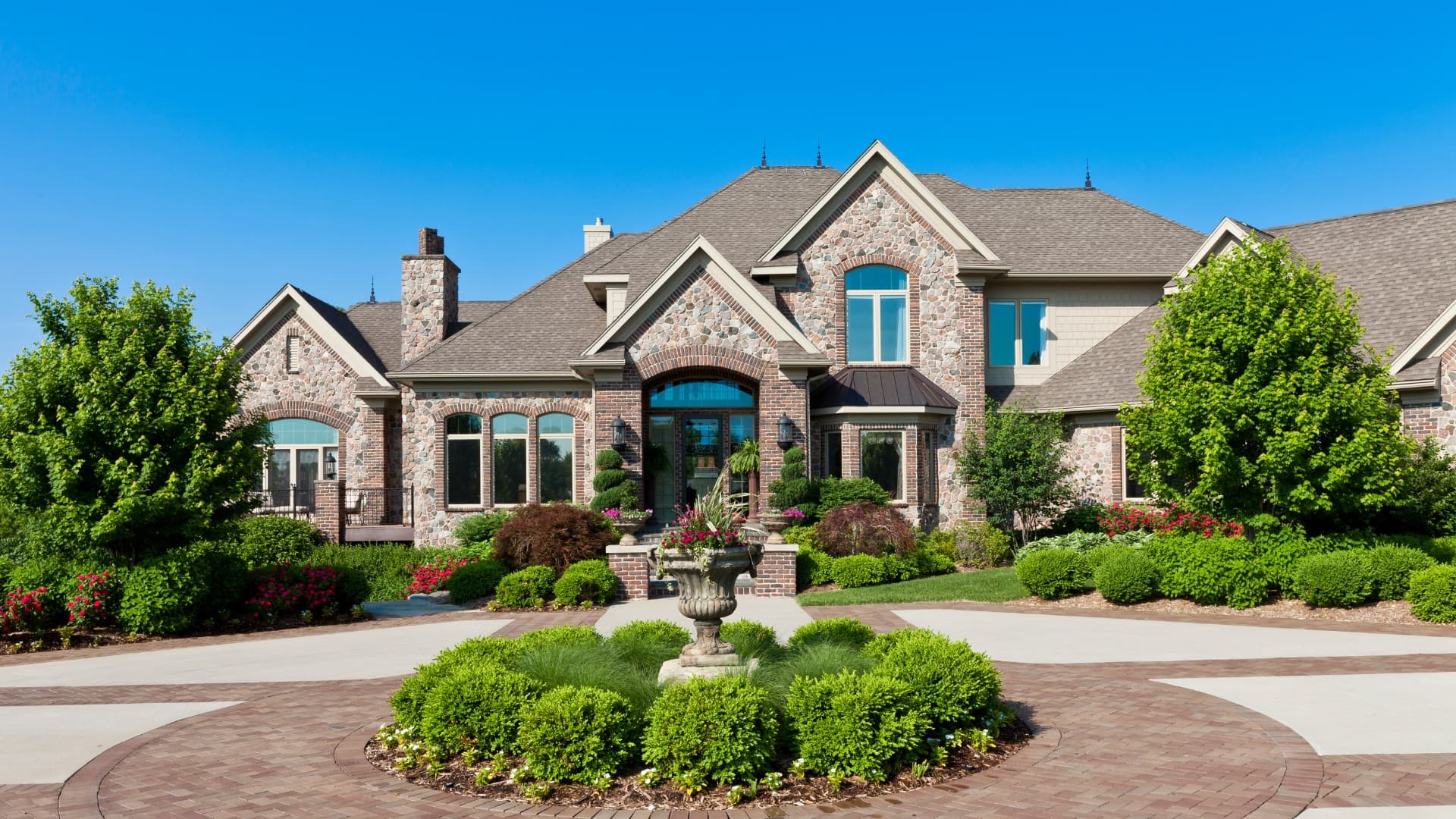 Marina Petrosov investment consultation